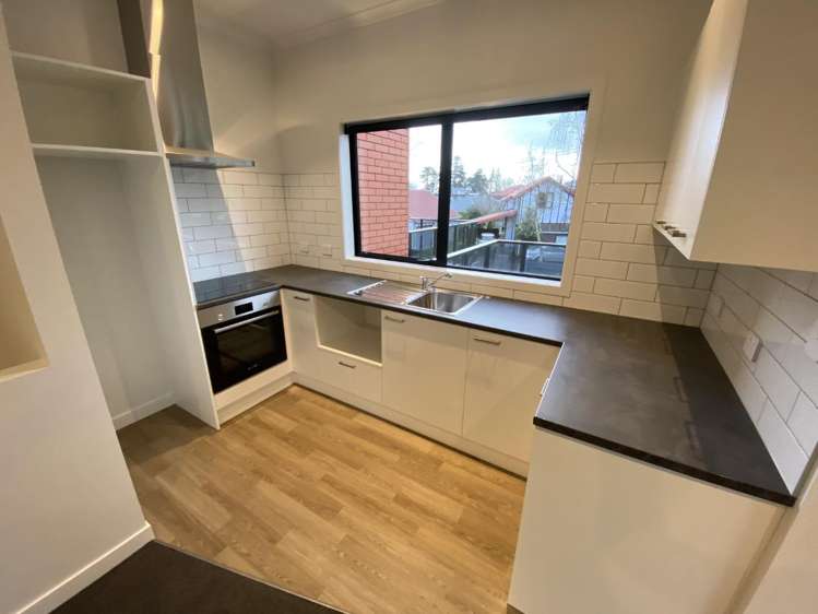 2/169 Knighton Road Hillcrest_3