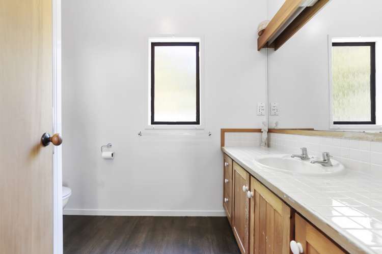 9 Longfellow Parade Glen Eden_13