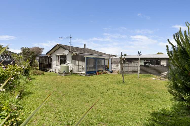 2 Colenso Place Otaki Beach_17