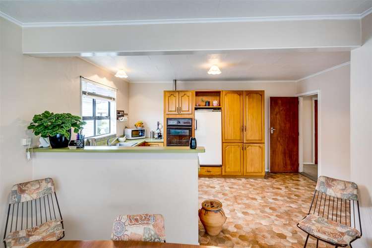 1204 Norfolk Crescent Mayfair_9