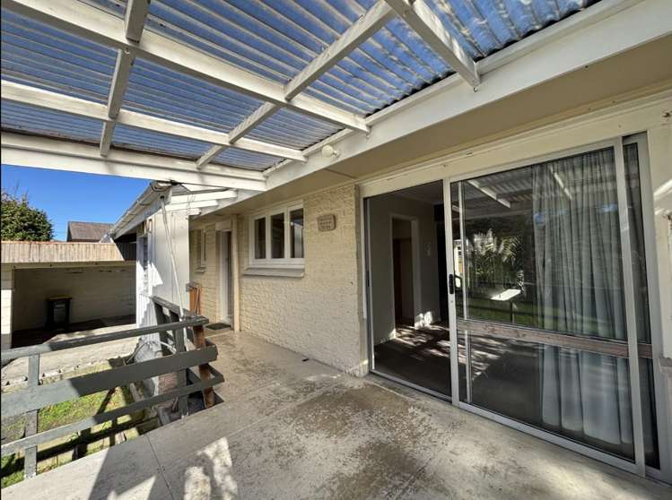 732 River Road Chartwell_11
