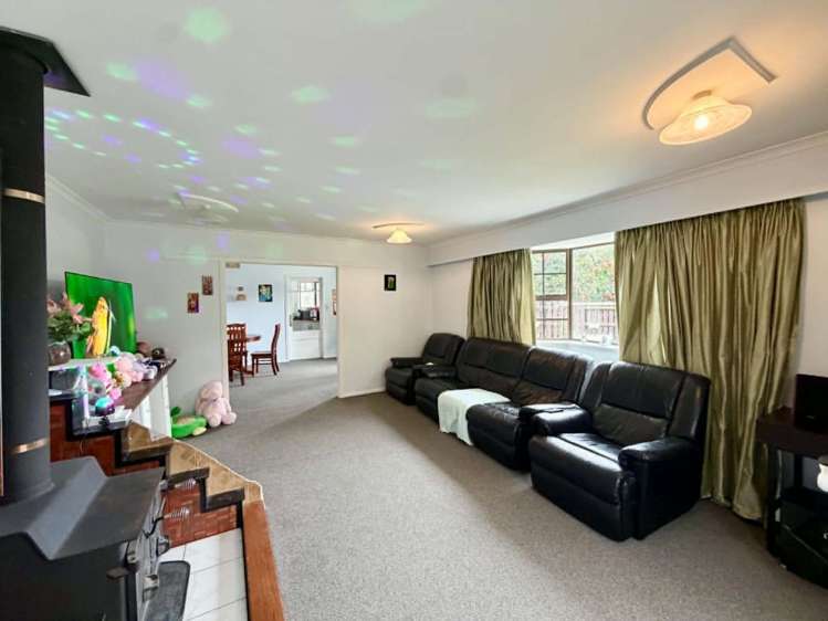 161 Parklands Avenue 10825_9