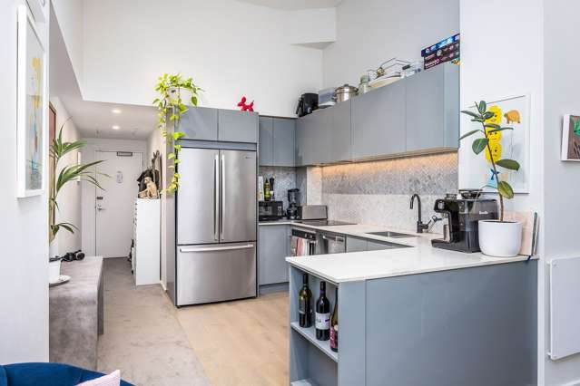 Ready to move in - fully furnished - central city