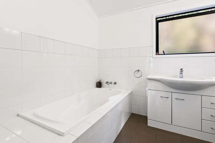 136 Woodlands Park Road Titirangi_11