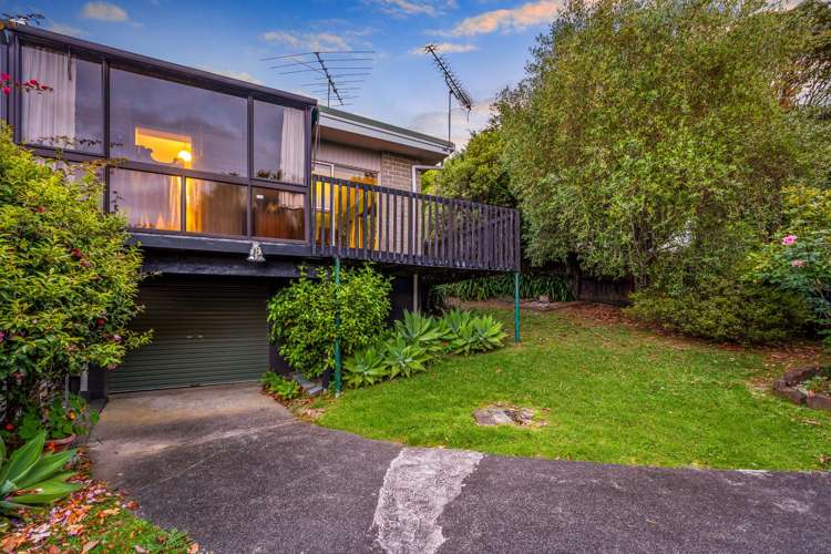 2/11 Ayton Drive Totara Vale_1