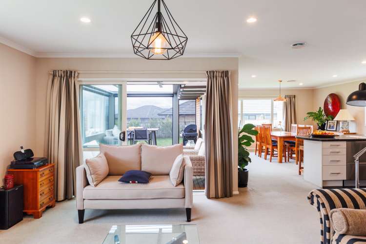 163 Pacific Drive Fitzherbert_18