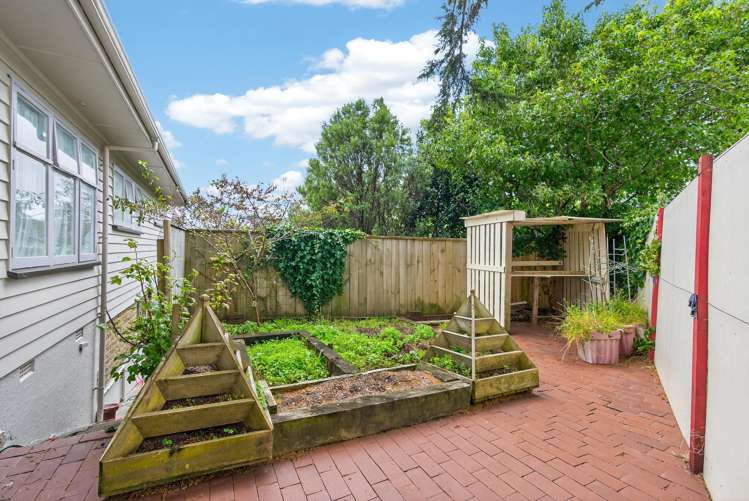 4 Main Road Wainuiomata_19