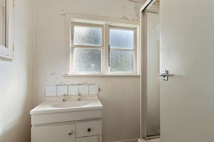 195 Wellington Road Wainuiomata_11