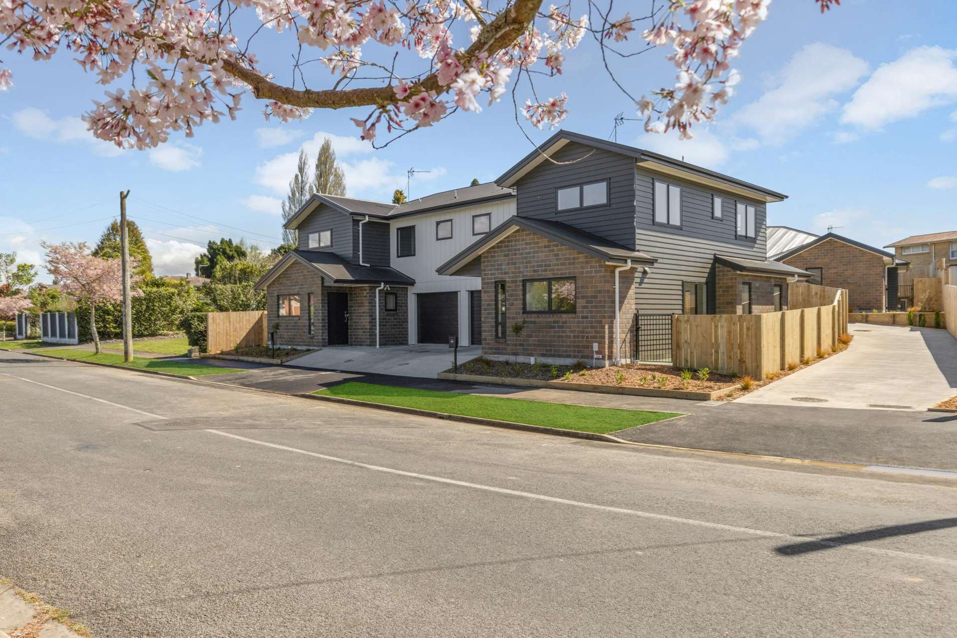 1 and 2/23 Wymer Terrace Chartwell_0
