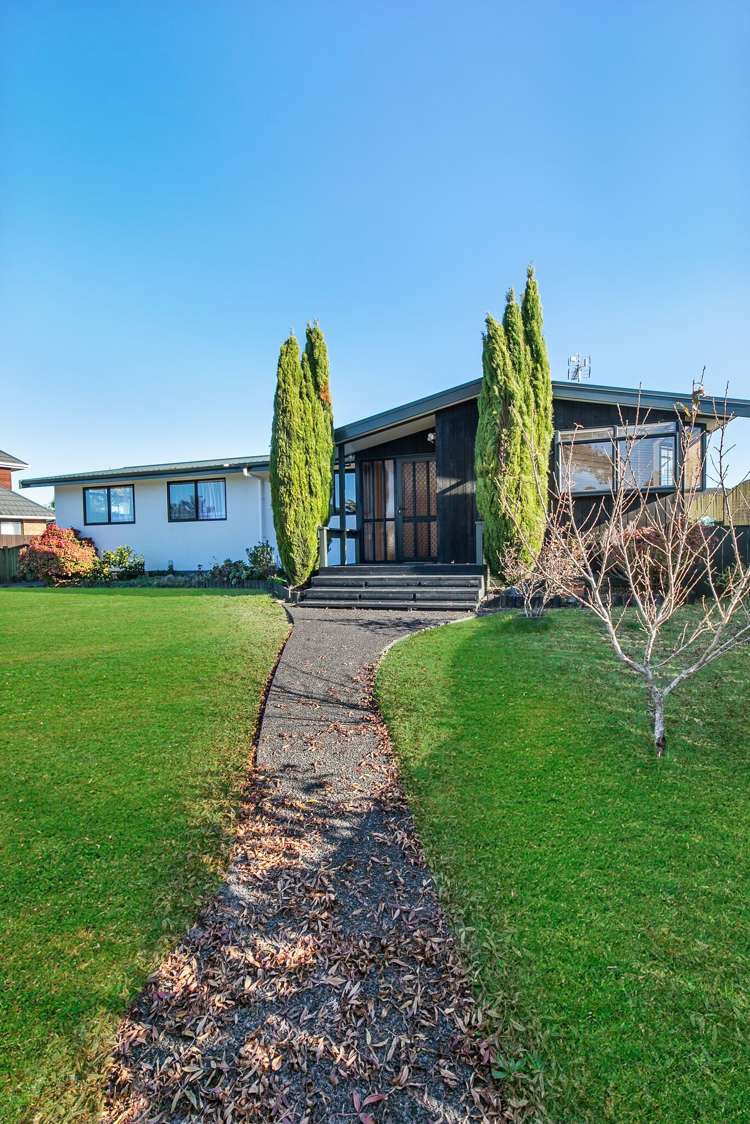 76 Saint Annes Crescent Wattle Downs_24