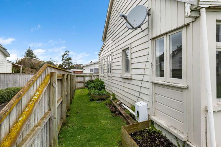 44 Collins Street Hawera_18