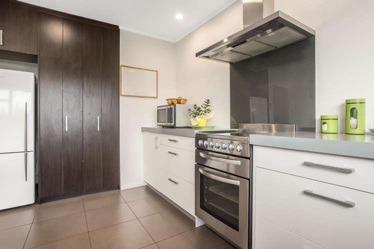 17 Kiriwai Road Paremata_4