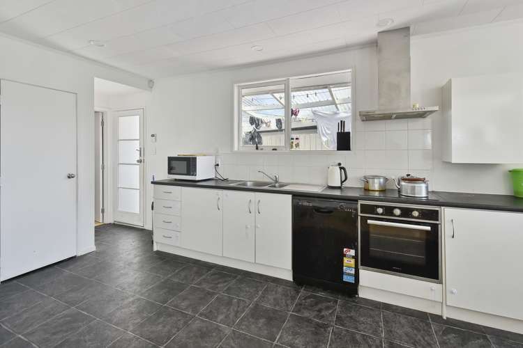 19 Swallow Drive Manurewa_11