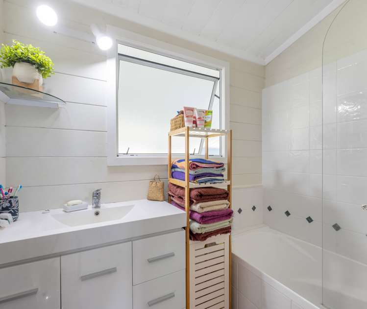 115 Basley Road Owhata_13