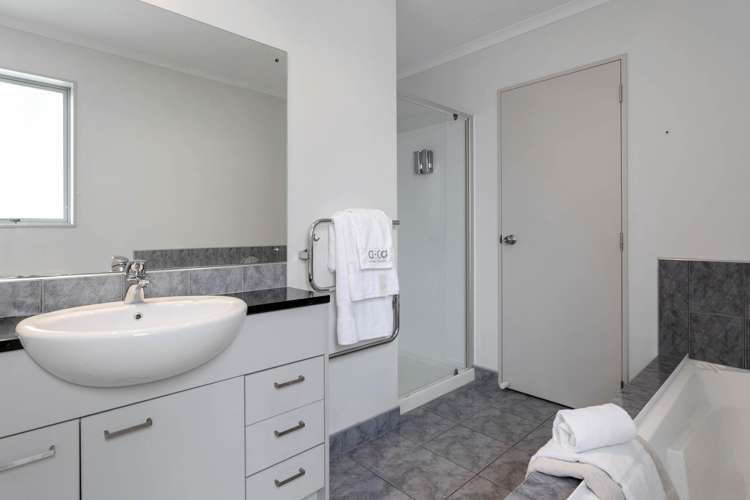 7 Savona Drive Flat Bush_14