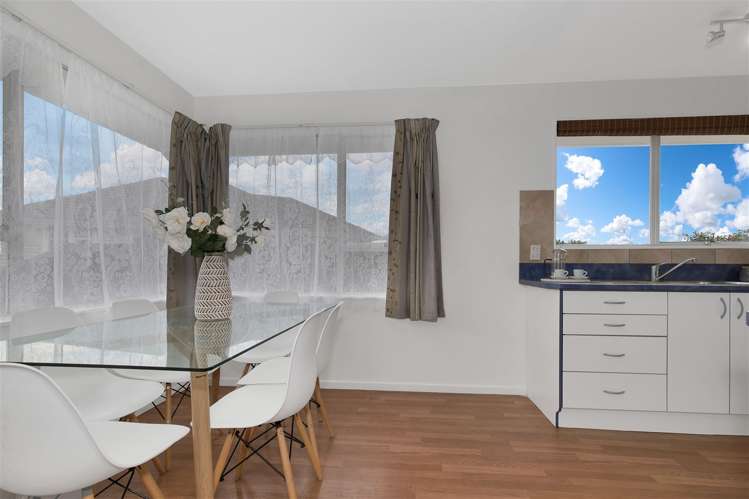 29 Avro Crescent Hornby_6