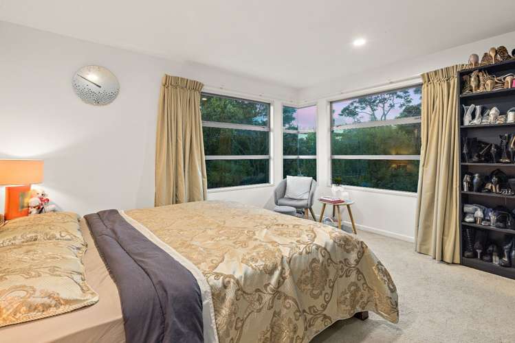 5 Oakford Park Crescent Greenhithe_16