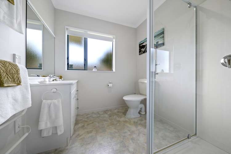 63/42 Main Road Tawa_9