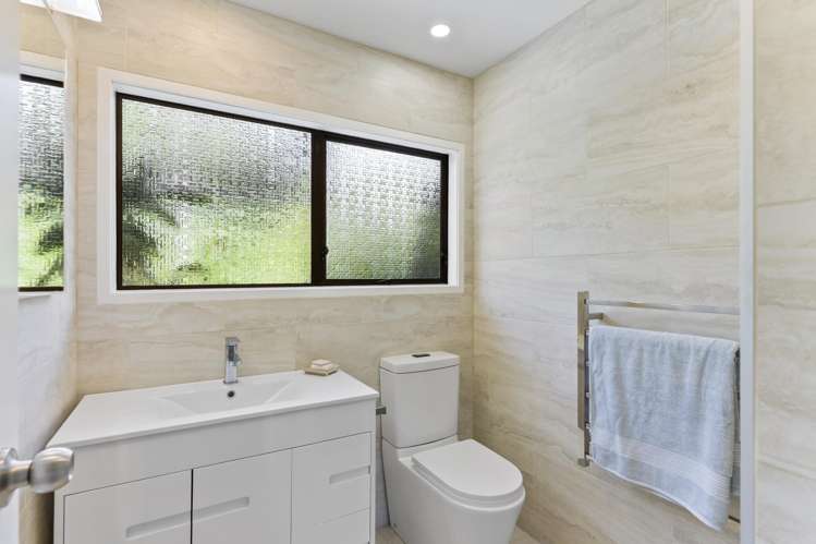 1/964 Beach Road Torbay_13