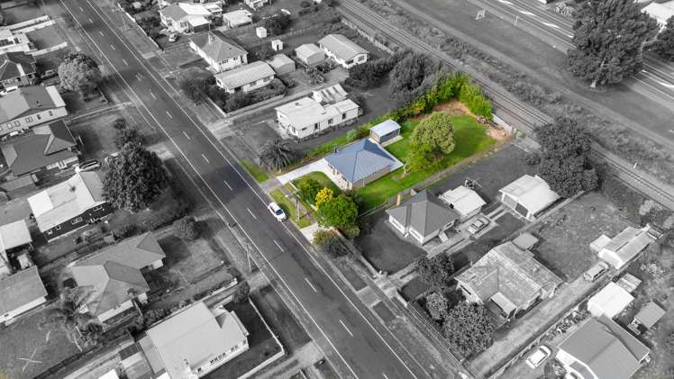 201 & 201A Hakanoa Street Huntly_2