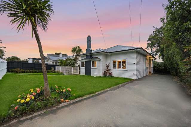 Luxury Upgraded Living in Double Grammar Zone