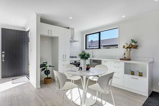 1/7 Emma Place Pukete_2