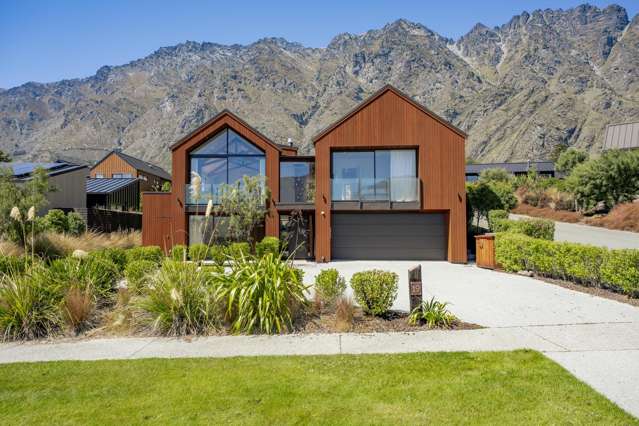 Luxury, Views & Lifestyle Combined
