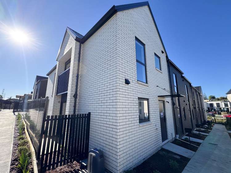 1/14 Molley Green Place 10044_11