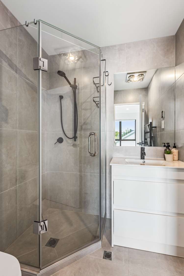 1/1a Royal View Road Te Atatu South_15