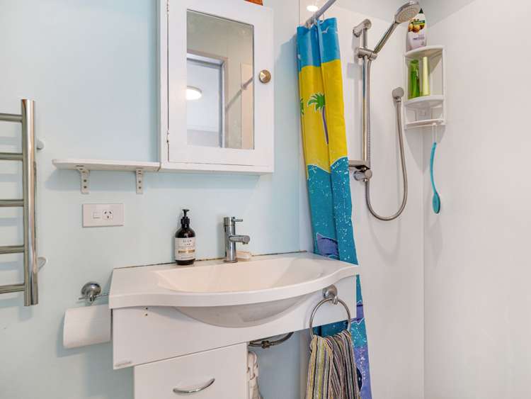 17 Byron Grove Owhata_34