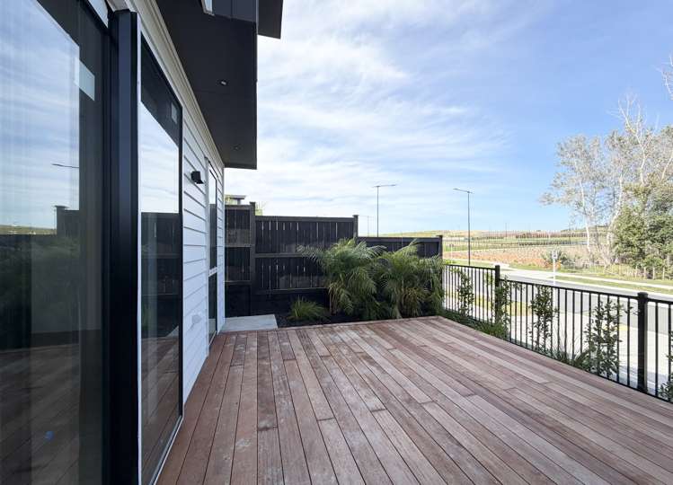 80F Tukutata Crescent Milldale_14