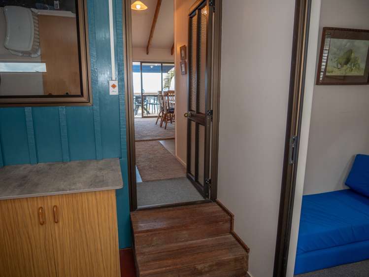 39 Seaview Road Cable Bay_27