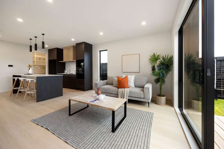 17 Auburn Green Peacocke_8