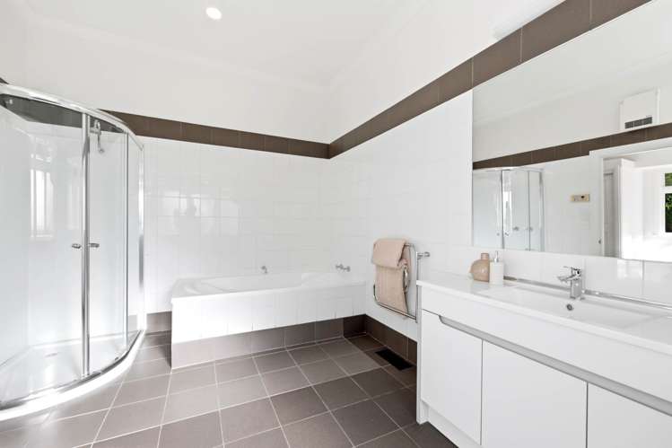 13 Eastvale Close Greenhithe_22