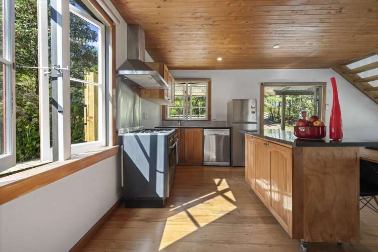 33d Landing Road Titirangi_13