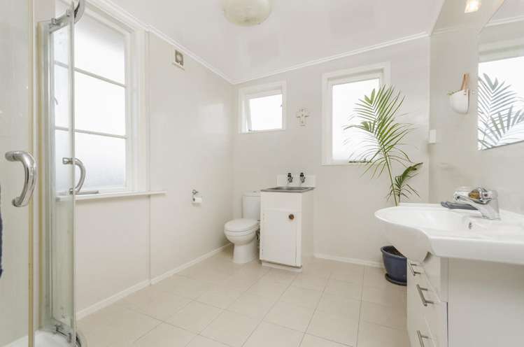 28 Rewarewa Road Te Atatu Peninsula_9