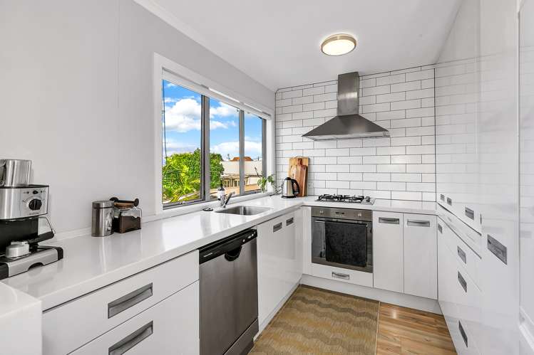 11a Joan Street Point Chevalier_7