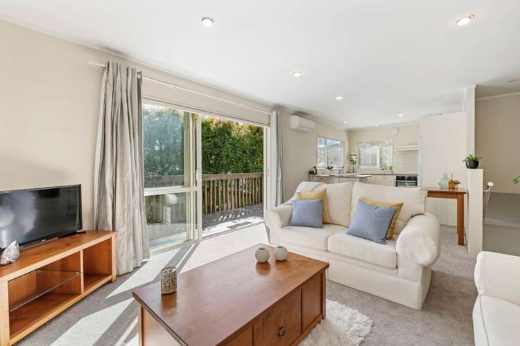 2/10 Brookvale Park Stanmore Bay_3