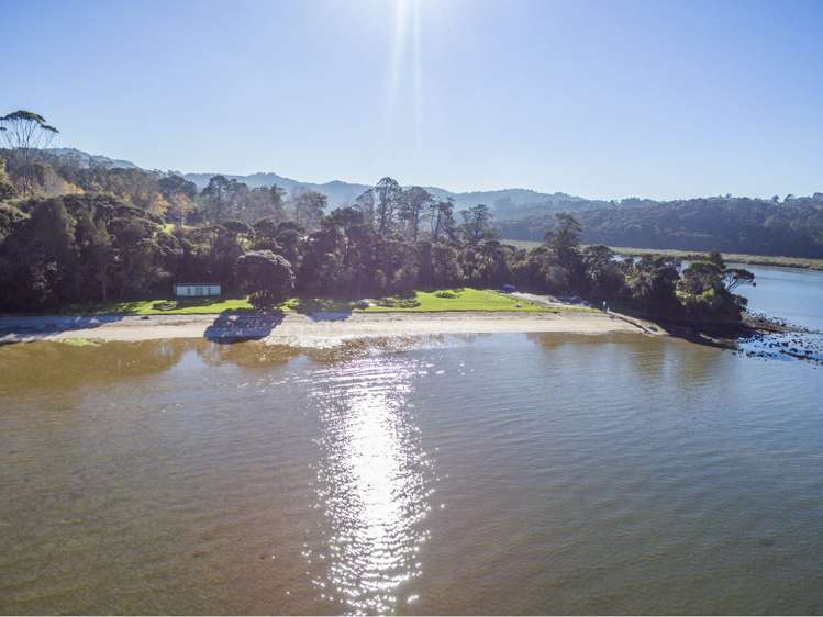 693 Huia Road Parau_15