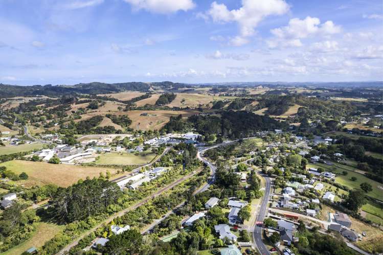 105 Waitakere Road Waitakere_28