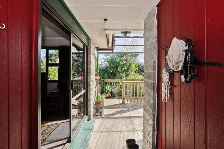 143 Black Road Otatara_8