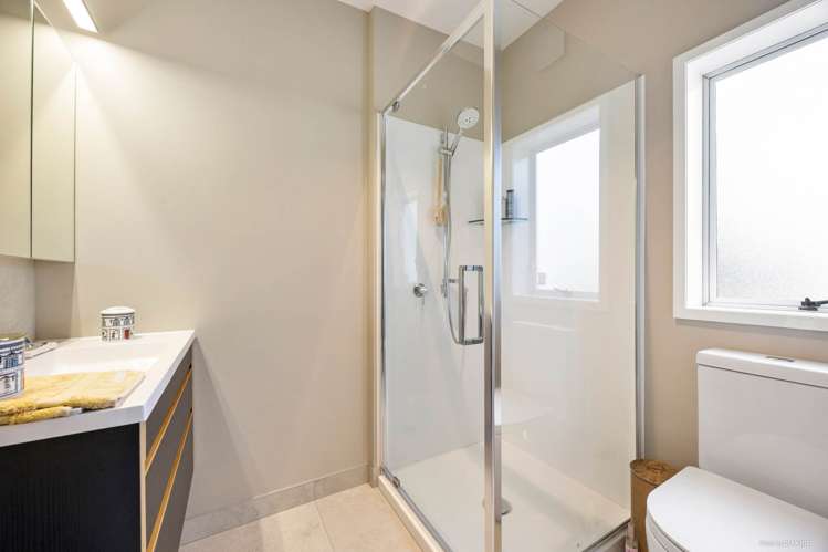 2/10 Dunn Place Farm Cove_18