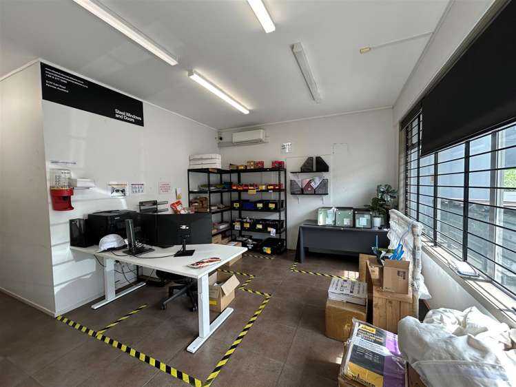 2/27 Cain Road Penrose_3