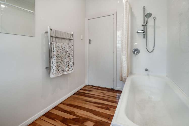 1003 Oliphant Road Raureka_6