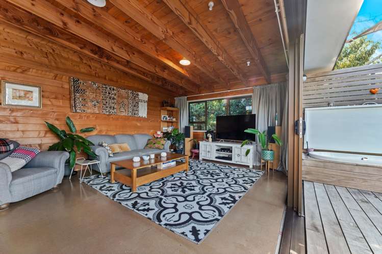 9 Ferndale Avenue Leigh_5