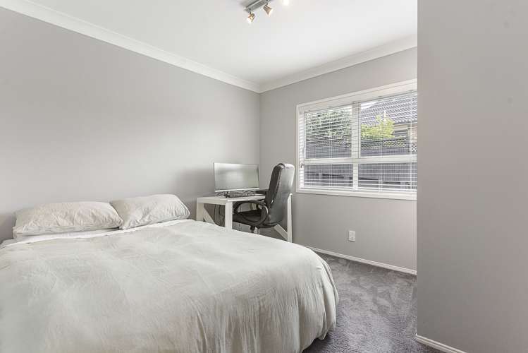 30 Norman Close The Gardens_16