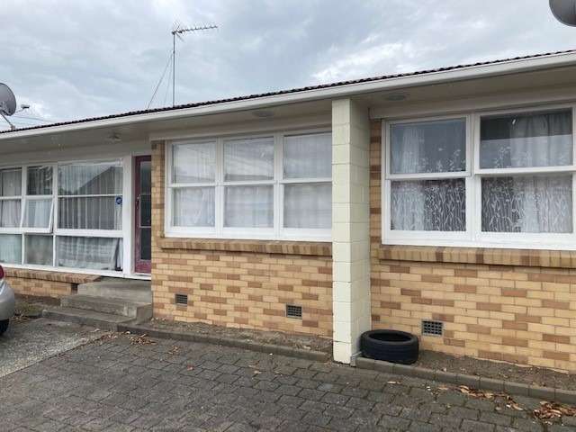 Roomy Unit - Close to University