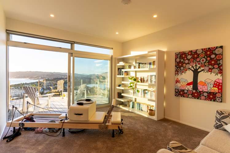 10 Seascape View Paremata_18