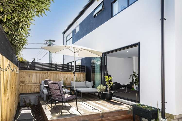 2/38 Wildberry Street Woolston_9