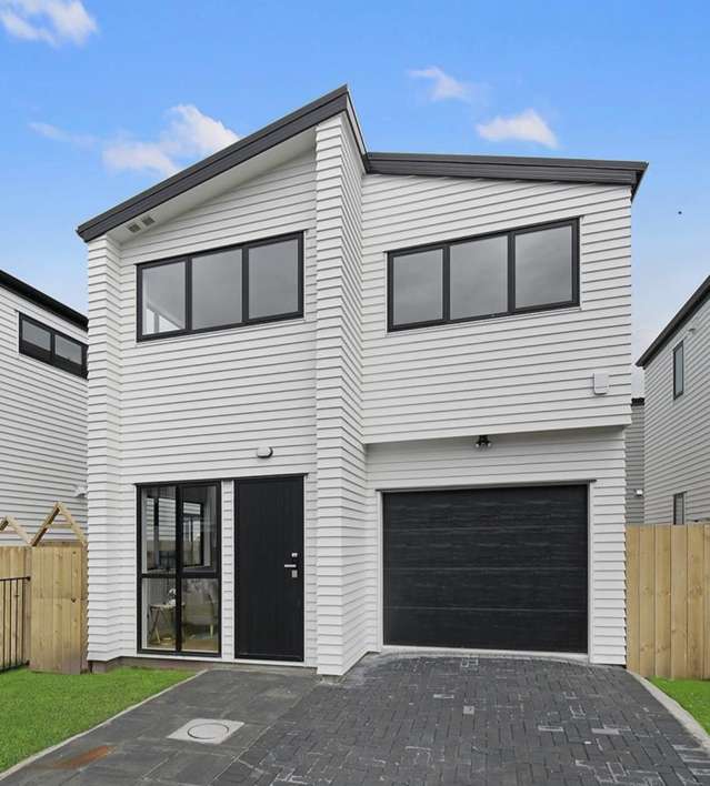 Modern Living by Kauri Flats - Move In Now!